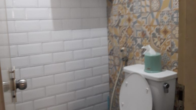 Ruko Griya Loka area ramai