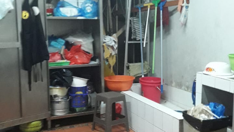 Ruko Griya Loka area ramai