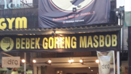 Ruko Griya Loka area ramai