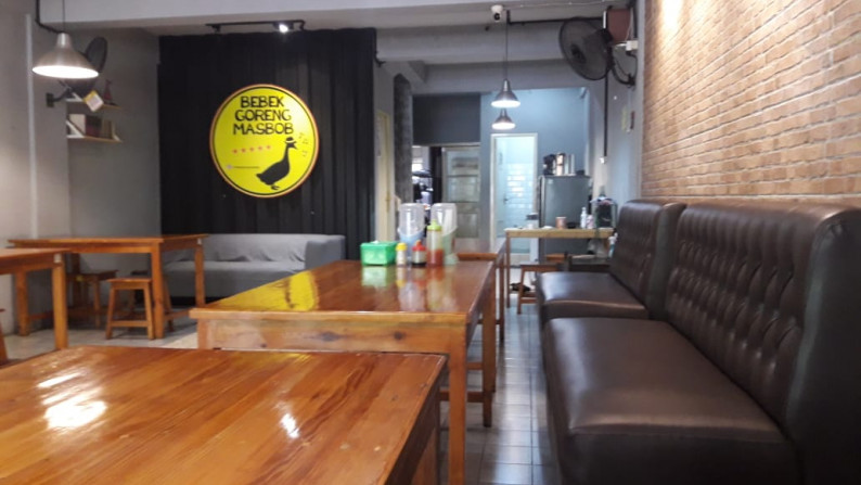 Ruko Griya Loka area ramai