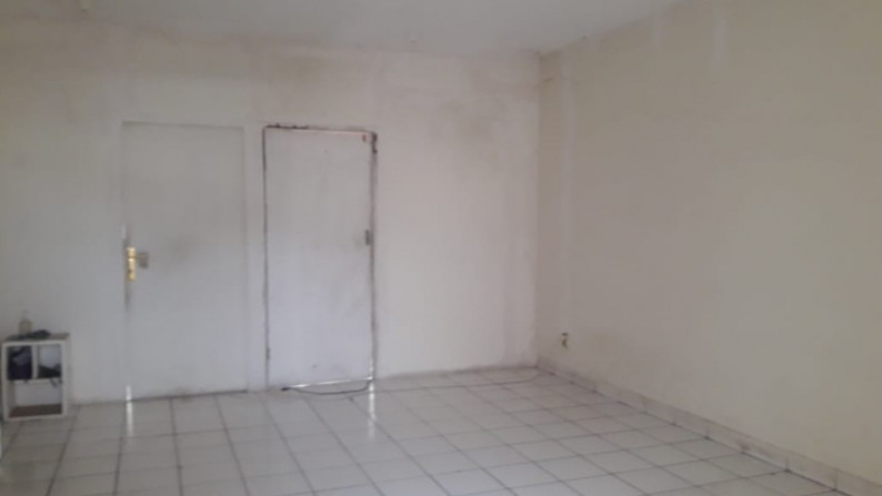 Ruko Griya Loka area ramai