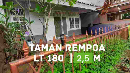 Rumah Terawat dengan Taman Kecil di Depan Rumah di Rempoa, Ciputat