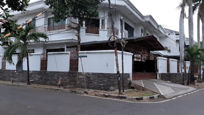 Rumah Mewah Pulomas Barat Luas 616m2