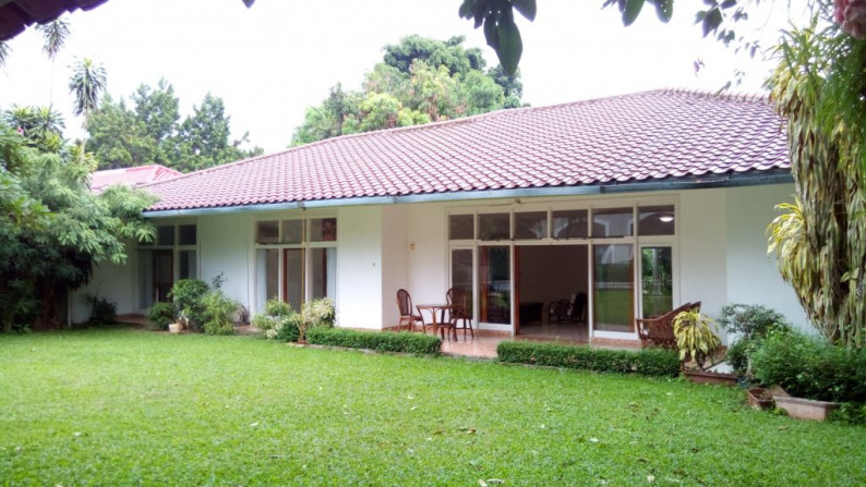 Good House with big Garden and Strategic Location of Kemang \" The Price Can Be Negotiable \"