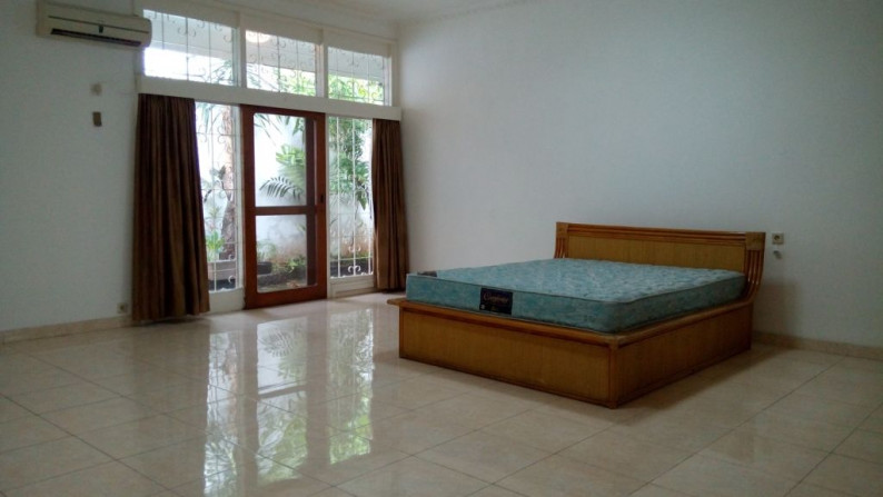 Good House with big Garden and Strategic Location of Kemang \" The Price Can Be Negotiable \"