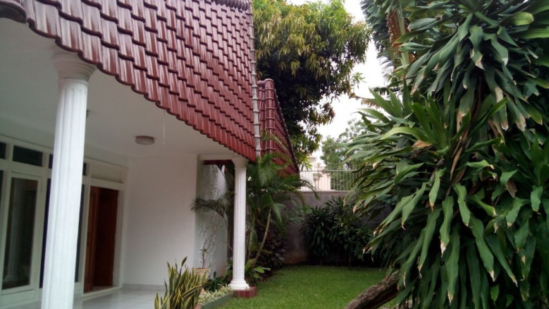 Classic Modern House in Kemang \" The Price Can Be Negotiable \"