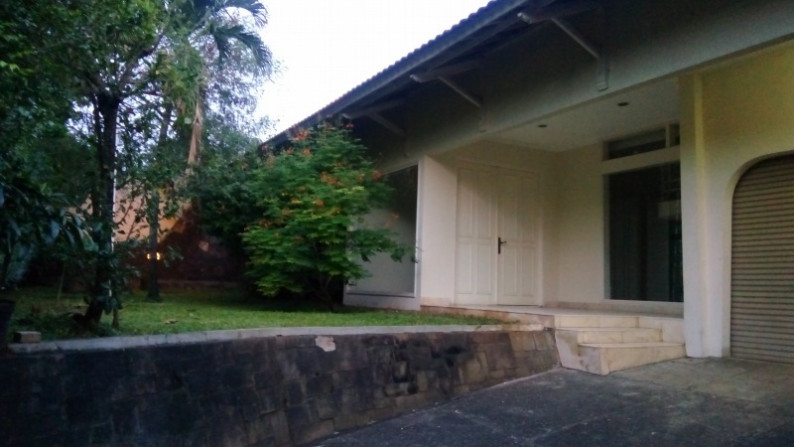 Comfortable and beautiful house In Kemang for expatriat and others The price can be negotiable