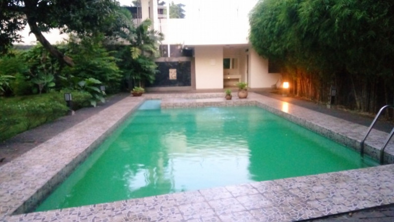 Comfortable and beautiful house In Kemang for expatriat and others The price can be negotiable