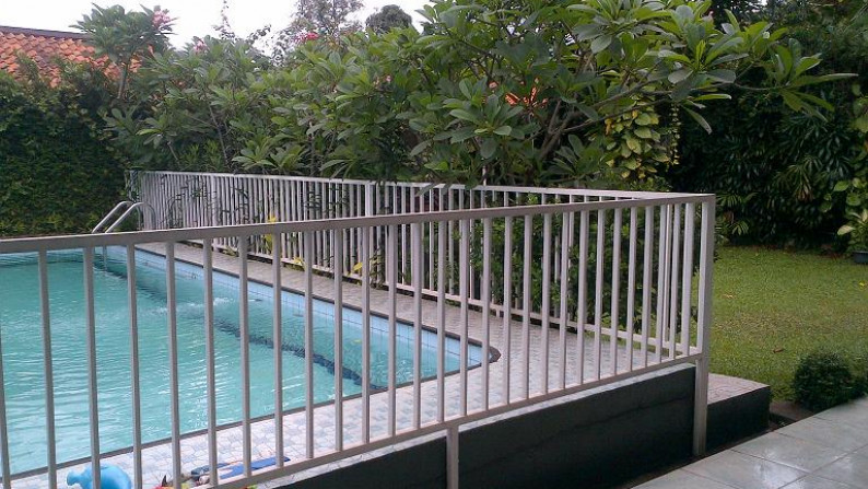 Nice Garden and Pool in Kemang Area