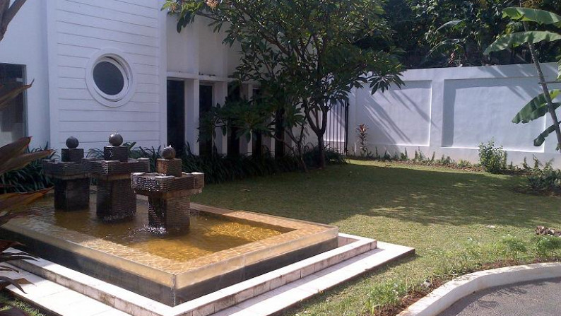 Spacious yard & Bright House in Kemang Area