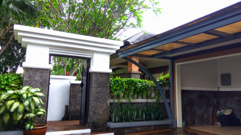 Comfortable and beautiful house In area kemang for expatriat and others The price can be negotiable