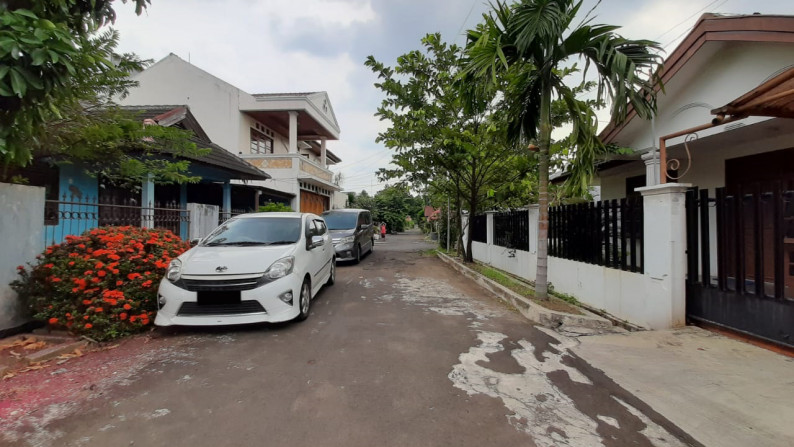 Rumah Hitung Tanah, Dalam Komplek dan Lokasi Strategis @Komp Larangan Indah