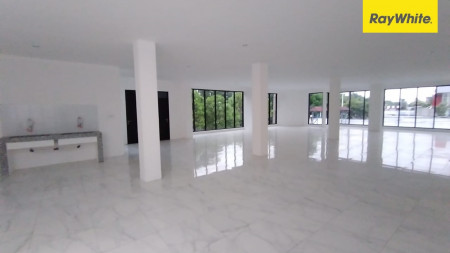 Disewakan Gedung 3 lantai di Nol Jalan Raya Kenjeran, Surabaya