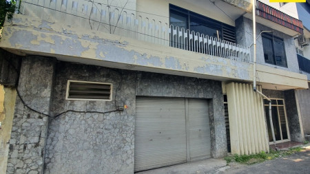 Disewakan Rumah 2 lantai di Jalan Semeru, Surabaya Pusat