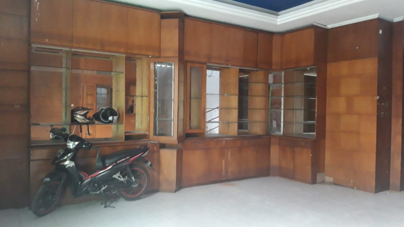 RUKO 3 LANTAI, LOKASI STRATEGIS DI JL SOSROWIJAYAN DEKAT MALIOBORO, YOGYAKARTA