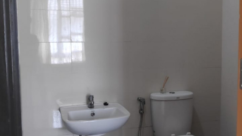 MURAH Rumah Siap Huni Bagus Strategis di Discovery Terra Bintaro Sektor 9