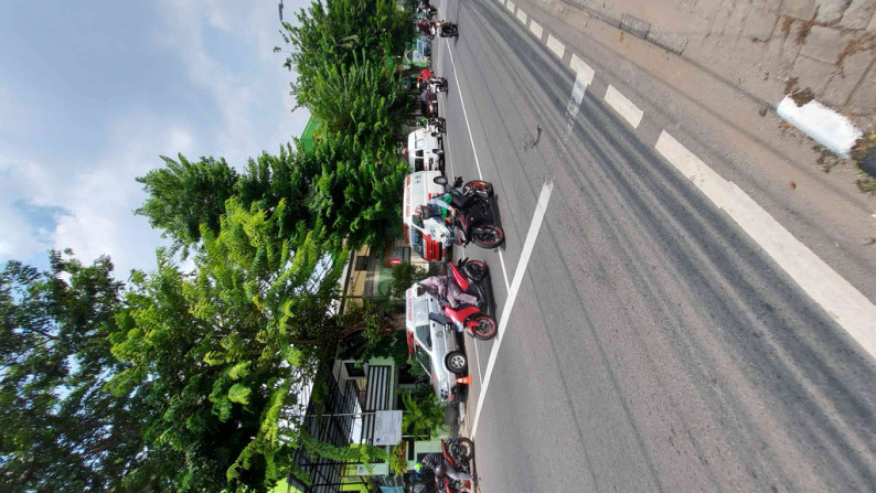 Rumah Tua di Kebayoran Lama, Jakarta Selatan, Hitung Tanah Saja, Lokasi Strategis, LT 2500 m2