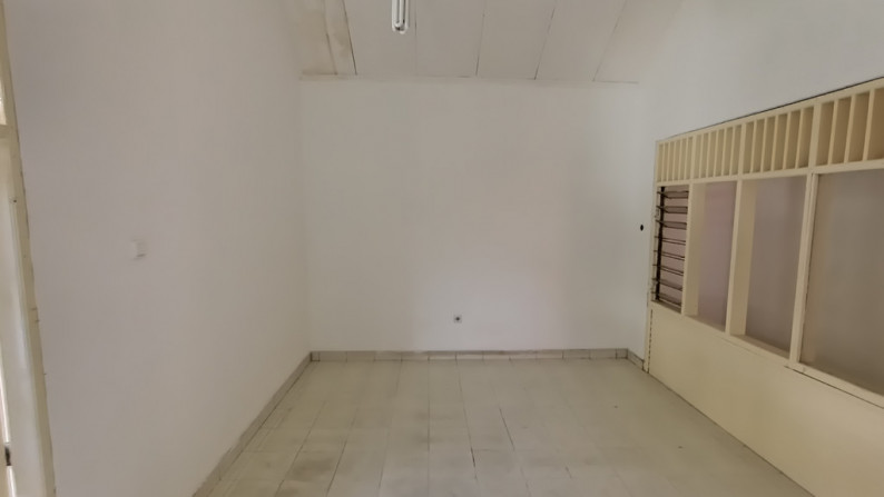 Rumah dijual di Jl. Peta Barat, Kalideres, Jakarta Barat  *0023-CHRHEN*