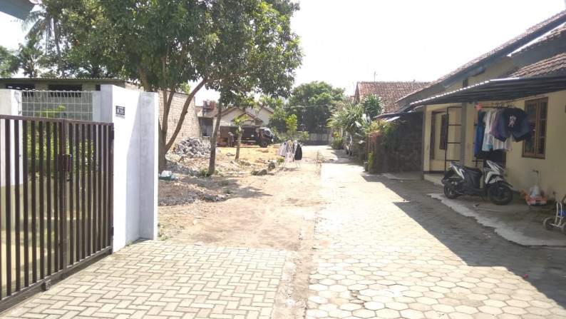 RUMAH DAN 2 PAVILIUN SIAP HUNI DI JONGKANG, DEKAT DARI JL PALAGAN TENTARA PELAJAR