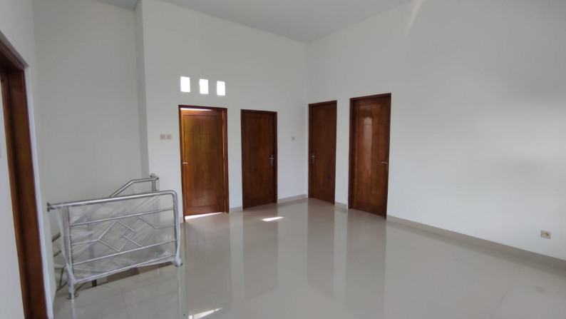 2 UNIT RUMAH BARU DENGAN DESAIN MODERN MINIMALIS , SIAP HUNI, DI JL NGADIRJO, SLEMAN