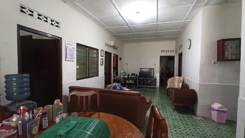 RUMAH DAN KOST 46 KAMAR DI DAERAH PAPRINGAN, CATURTUNGGAL,SLEMAN