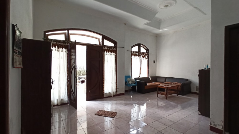 RUMAH DAN KOST 7 KAMAR SUDAH DILENGKAPI FURNITURE, DI JL KAPT HARYADI, SLEMAN