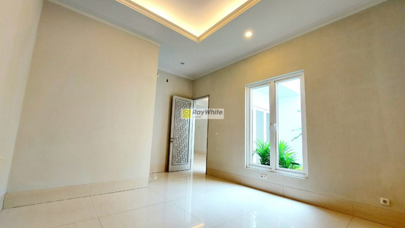 Rumah brand new modern minimalis style dalam semi town house di Cilandak