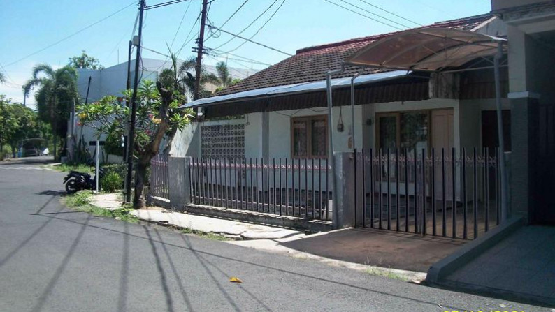 Rumah di Kutisari Indah Selatan, Hoek/Pojokan, Row Jalan depan Lebar, Bisa untuk Rumah Tinggal/Kantor