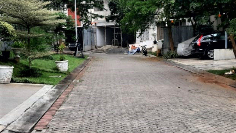 Rumah siap huni dan lokasi strategis di Discovery Conserva Bintaro