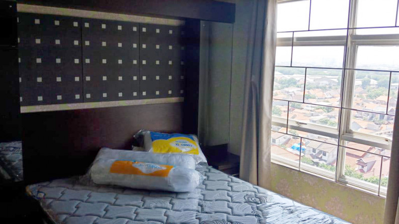 Apartemen di Metropolis, ada Ruang Tamu, Full Furnished, View Pool, Siap Huni