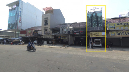 Ruko Disewa Dekat Bank BCA & Panin, Indomaret  di Boulevard Raya Kelapa Gading