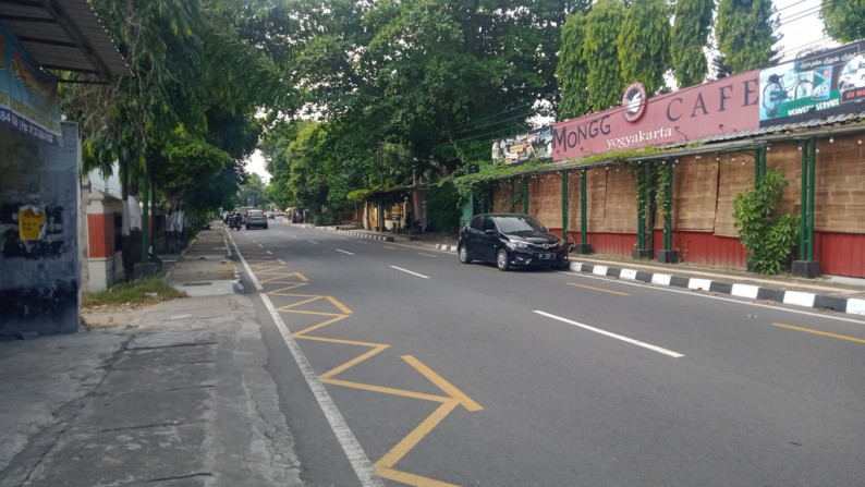 TANAH DAN BANGUNAN RUANG USAHA, LOKASI STRATEGIS DI JL VETERAN, YOGYAKARTA