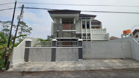 RUMAH 2LANTAI DILOKASI TRATEGIS, JL PUSUNG, DEKAT JL DAMAI, NGAGLIK, SLEMAN