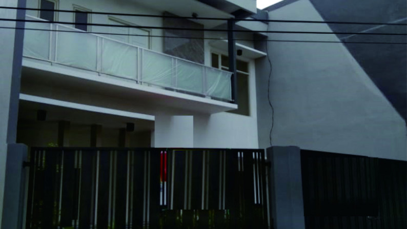 Dijual Rumah 2 lantai di Gayungsari Barat, Surabaya