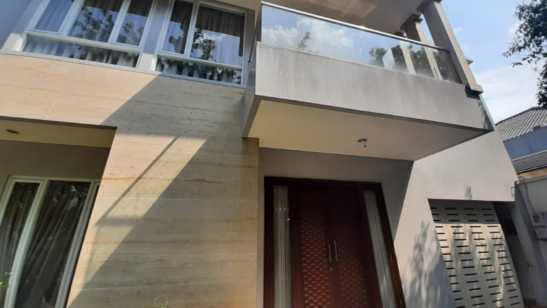 For Sale - Rumah Modern Classic dengan Private Pool di Pondok Indah