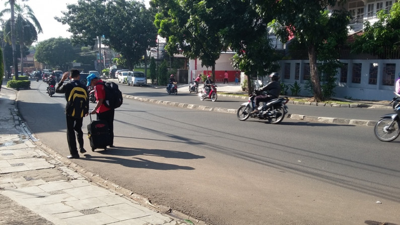 Rumah Strategis ,pinggir Jalan di Bintaro Jaya 3