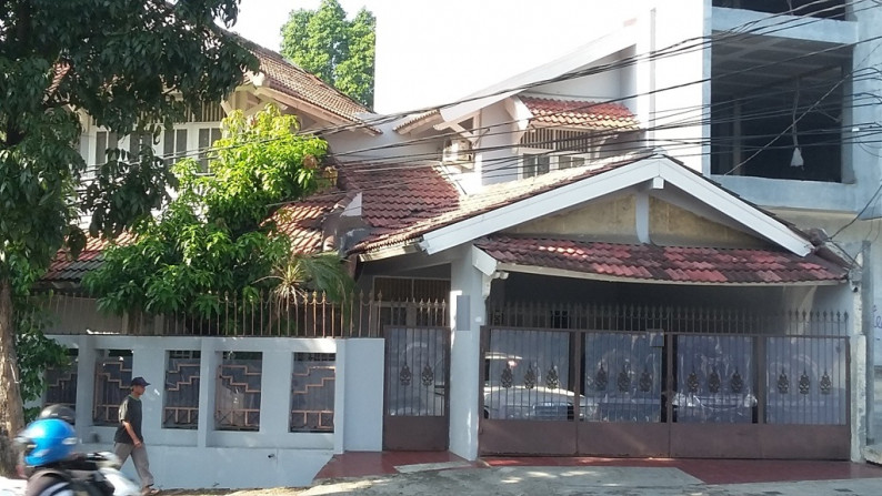 Rumah Strategis ,pinggir Jalan di Bintaro Jaya 3