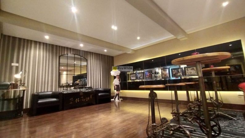 Rumah Mewah Modern Tropis Style Lokasi Super Prime di Menteng