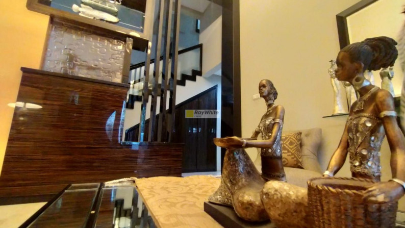 Rumah Mewah Modern Tropis Style Lokasi Super Prime di Menteng