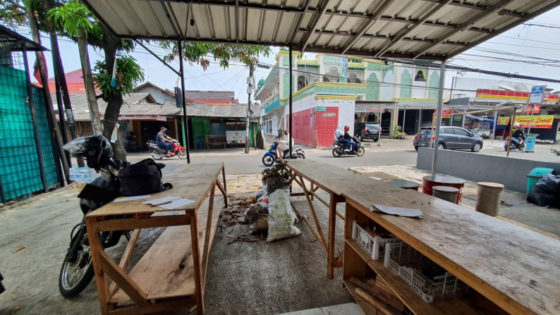 Disewakan Ruang Usaha / Kios Siap Pakai dan Lokasi Pinggir Jalan Raya @Jl Wahid Hasyim Raya (Depan Masjid Jami Nurul Iman)