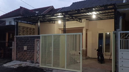 Dijual Rumah Dekat Transmart di Puri Teratai, Sidoarjo