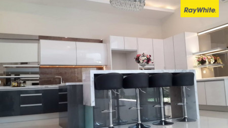 Dijual Rumah Bagus Modern di Palm Beach, Pakuwon City, Surabaya
