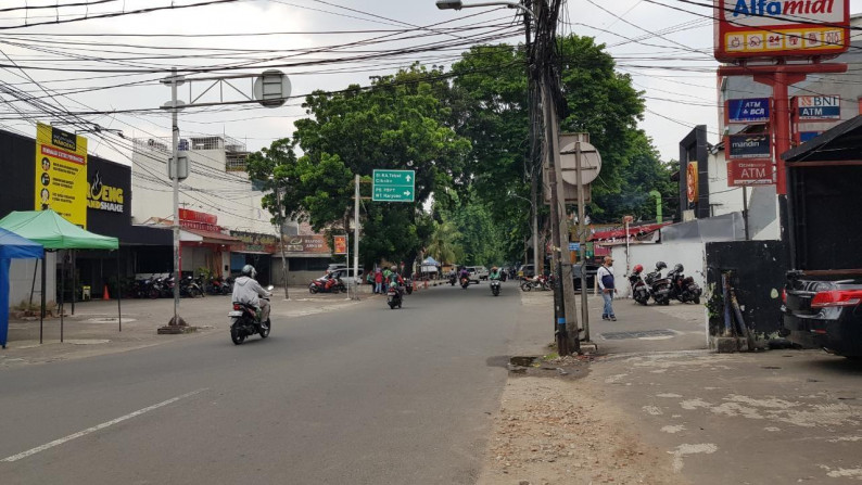 Ruko di Jl. Tebet Raya Jakarta Selatan, bagus, siap pakai