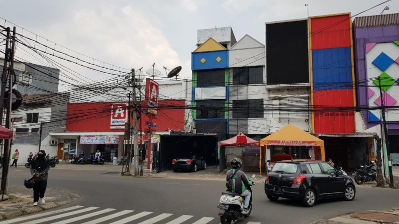 Ruko di Jl. Tebet Raya Jakarta Selatan, bagus, siap pakai