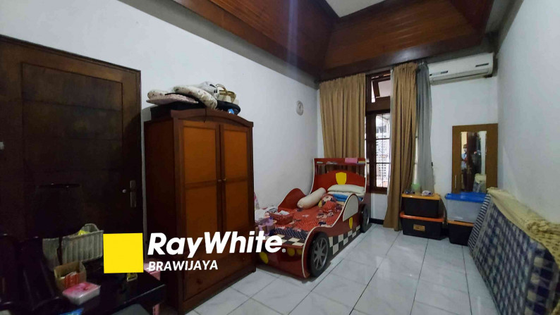 Rumah di Kebayoran Baru, Jakarta Selatan, Rumah 1 Lantai, Di Hoek, Bentuk tanah Kotak,  SHM