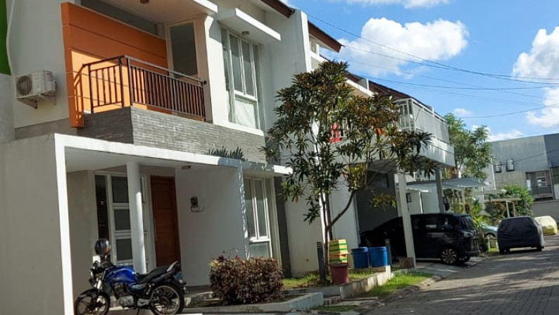 RUMAH CANTIK MINIMALSI, DALAM PERUMAHAN VILLA BAHAGIA SEJAHTERA