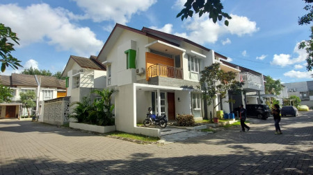 RUMAH CANTIK MINIMALSI, DALAM PERUMAHAN VILLA BAHAGIA SEJAHTERA