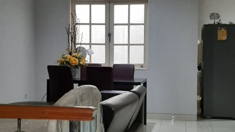 Rumah 2 lantai murah ,Cluster, Semi Furnished ,Harga Nego di Kelapa gading