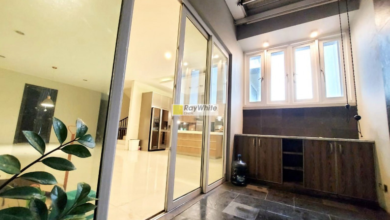 Rumah Cozy Hadap Utara Design Modern Siap Huni Dalam Cluster Berkelas di Pondok Indah