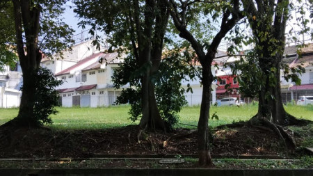 Kavling badan row jalan besar di Giri Loka 1